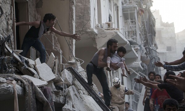 Συρία: 84 νεκροί, κυρίως γυναίκες και παιδιά, από βομβαρδισμούς στο Χαλέπι