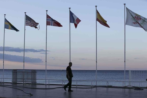 30 συγκλονιστικές φωτογραφίες από την αιματηρή επίθεση στη Νίκαια