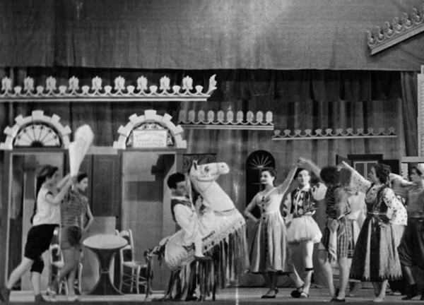 Μίκης Θεοδωράκης: «Ελληνική Αποκριά», ένα θαυμάσιο έργο του μεγάλου μας συνθέτη από το 1953