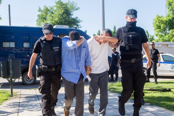 Στην Αθήνα μεταφέρουν ξαφνικά τους οκτώ Τούρκους στρατιωτικούς