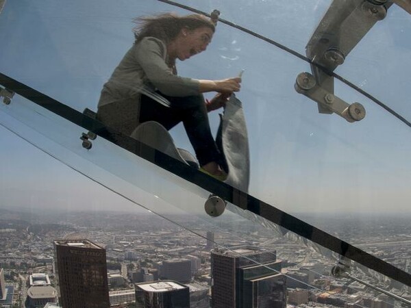 Το «Skyslide» είναι ίσως η πιο τρομακτική τσουλήθρα του κόσμου