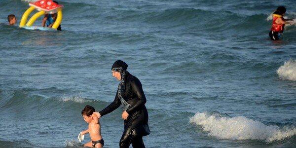 Γαλλία: Έκτακτη συνάντηση των μουσουλμανικών αρχών με την κυβέρνηση για το θέμα του μπουρκίνι