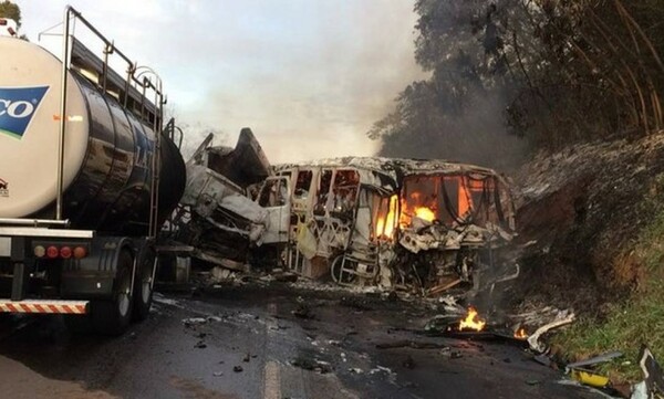 Τραγωδία στη Βραζιλία: 20 άνθρωποι κάηκαν ζωντανοί σε σύγκρουση λεωφορείου με βυτιοφόρο