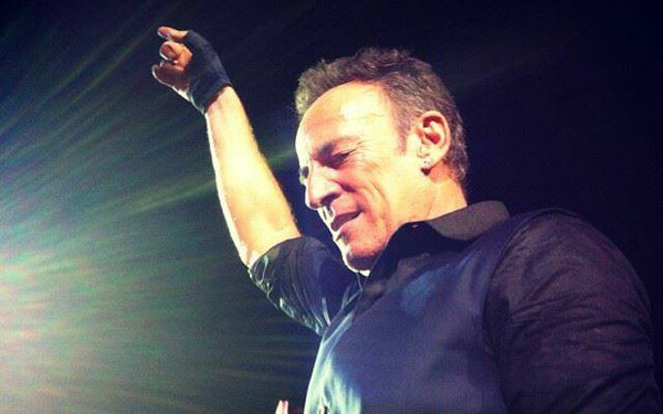 Bruce Springsteen «it's only rock 'n' roll, but it surely feels like love»
