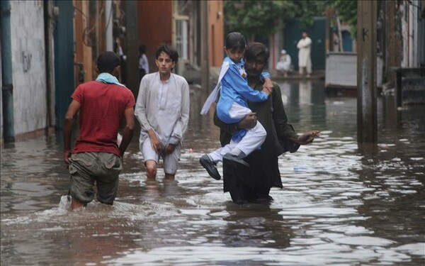 Ινδία: 50 άνθρωποι έχουν χάσει την ζωή τους στις πλημμύρες που προκάλεσαν οι μουσώνες