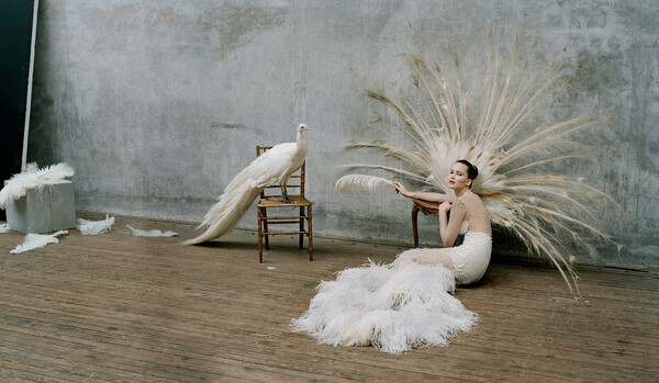 Στον περίεργο, μαγικό κόσμο του Tim Walker