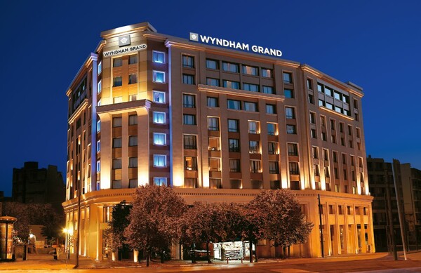 Το Wyndham Grand Athens, το νέο ξενοδοχείο της Αθήνας,ανοίγει τις πύλες του σε λίγες μέρες
