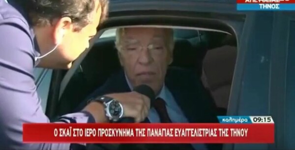 Εκνευρισμένος ο Λεβέντης στην Τήνο- Το πλοίο έφυγε νωρίτερα και δεν τον πήραν μαζί