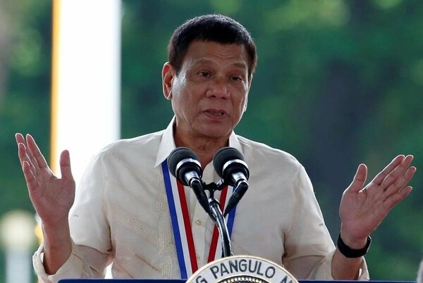 Λυπημένος δηλώνει τώρα ο πρόεδρος των Φιλιππίνων για τις χυδαίες εκφράσεις προς τον Ομπάμα