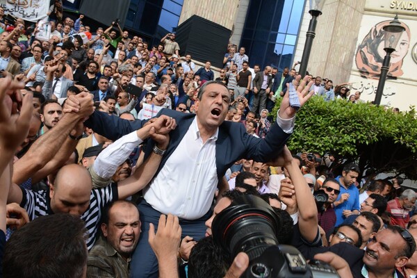 Αίγυπτος: Σε ποινή φυλάκισης δύο ετών καταδικάστηκε ο πρόεδρος του σωματείου δημοσιογράφων