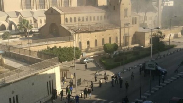 25 νεκροί και 35 τραυματίες από έκρηξη κοντά στον καθεδρικό ναό των Κοπτών στο Κάιρο (updated)