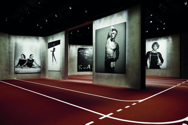 Oι φωτογραφίες του Βαγγέλη Κύρη στην μεγάλη έκθεση του Giorgio Armani στο Μιλάνο