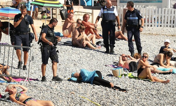Aστυνομικοί σε παραλία της Νίκαιας ανάγκασαν μια γυναίκα να βγάλει το μπουρκίνι της