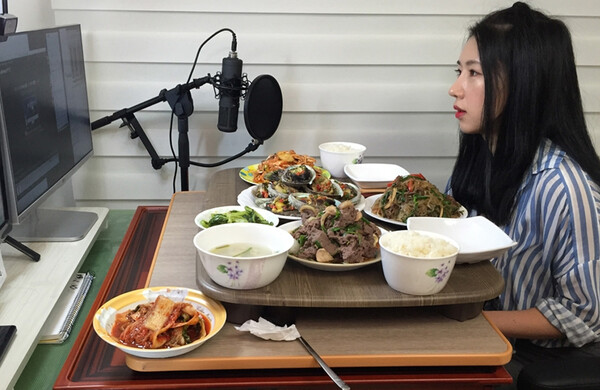 Στη Νότια Κορέα οι vloggers φαγητού έχουν από καιρό χάσει τον έλεγχο