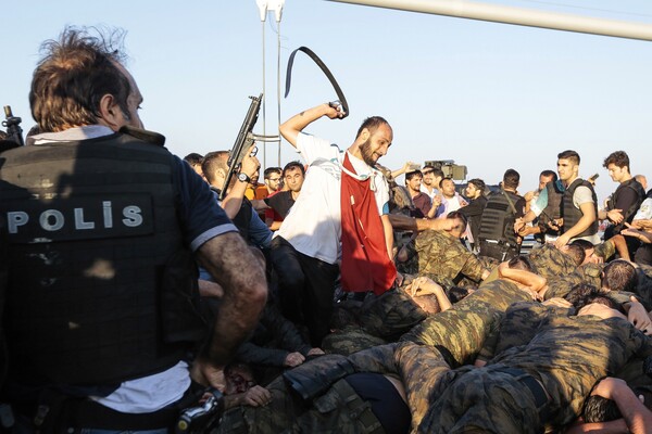 Η νύχτα που άλλαξε τα πάντα στην Τουρκία