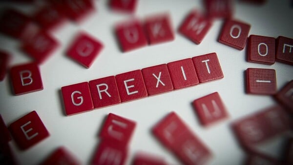 H τράπεζα που επινόησε τον όρο "Grexit", θεωρεί πλέον απίθανο να συμβεί