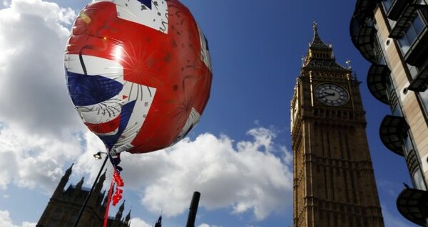 Η ώρα της αλήθειας για τη Βρετανία: Άνοιξαν οι κάλπες