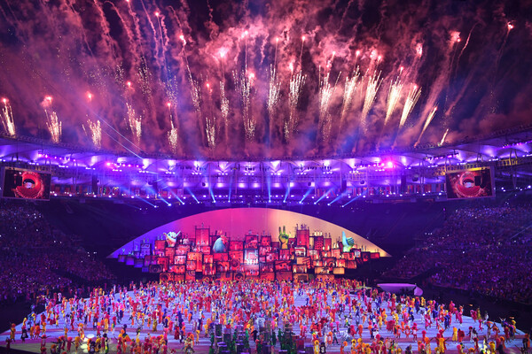 Υπερβολική δόση σκηνοθετημένου kitsch: 5 σχόλια για την Τελετή Έναρξης των Ολυμπιακών του Ρίο