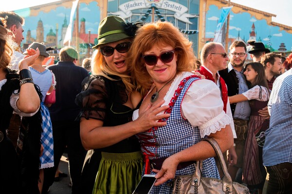 Oktoberfest: Μπύρα, πόλκα και βαυαρικά λουκάνικα