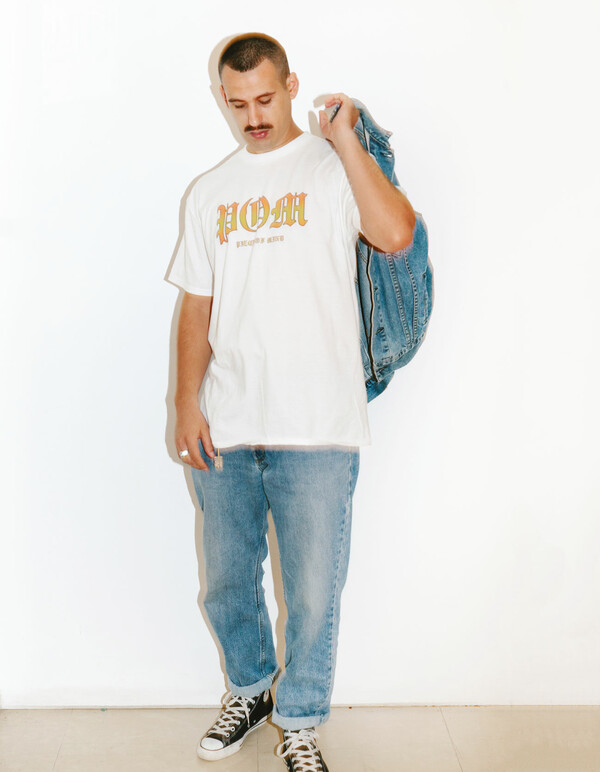 O Ντένις ξέρει από εναλλακτικό, παρεΐστικο streetwear