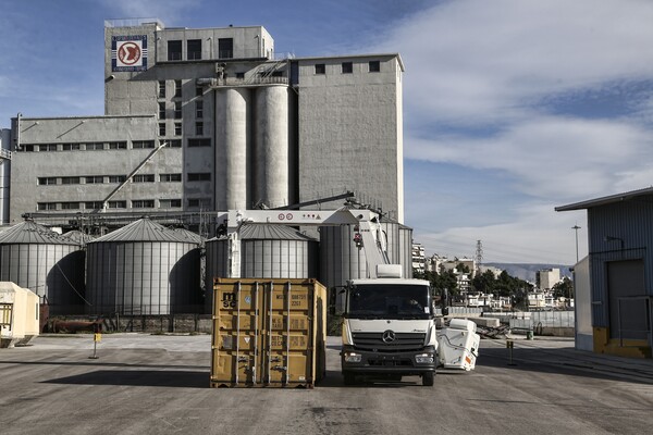 Η «Παπαστράτος» δώρισε ένα υπερσύγχρονο αυτοκινούμενο x-ray scanner