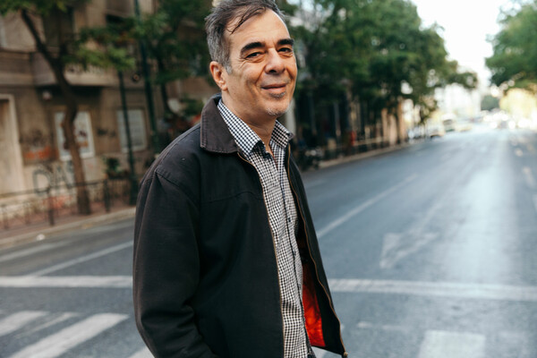 Αλέξης Καλοφωλιάς: «Οι ρίζες του rock ‘n’ roll είναι η δίψα για ζωή»