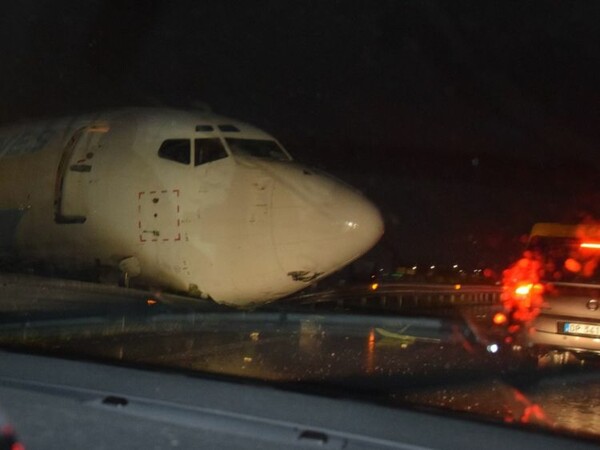 Ιταλία: Boeing της DHL γλίστρησε στο διάδρομο και βγήκε σε δρόμο μπροστά από οχήματα