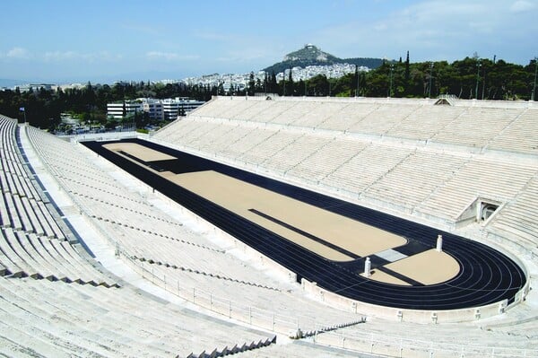 Η Ρένα Μορφή μας ξεναγεί στην πλατεία Βαρνάβα