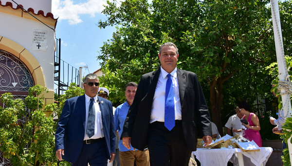 Ο Καμμένος βάφτισε το παιδί του πιλότου που σκοτώθηκε στην Κίναρο