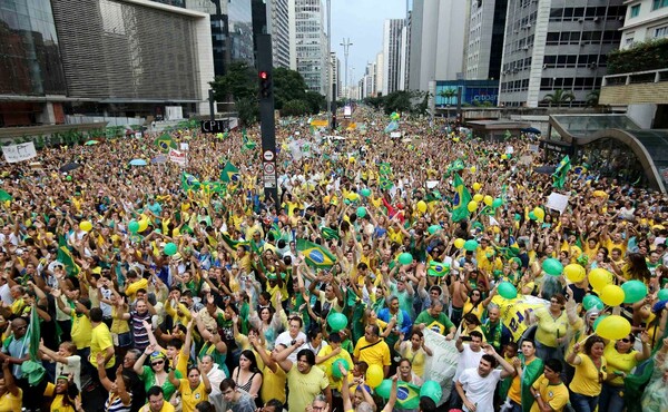 Βραζιλία: Διαδηλώσεις υπέρ και κατά της Ντίλμα Ρουσέφ πέντε ημέρες πριν τους Ολυμπιακούς