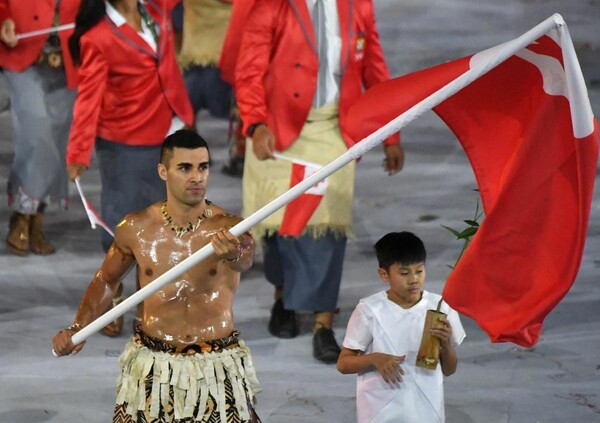 Ρίο: Ο πραγματικός σταρ της τελετής έναρξης ήταν ο αλειμμένος με λάδι αθλητής του Tae Kwon Do από τα νησιά Τόνγκα