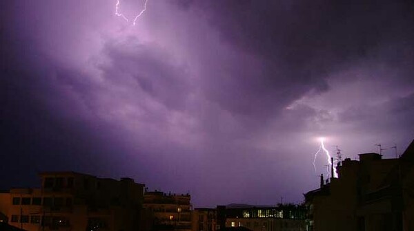 H χθεσινή καταιγίδα στην Αττική σε λιγότερο από 1 λεπτό (video)