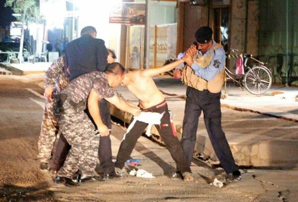 Η στιγμή που ιρακινές δυνάμεις ασφαλείας συλλαμβάνουν έφηβο-καμικάζι λίγο πριν ανατιναχθεί