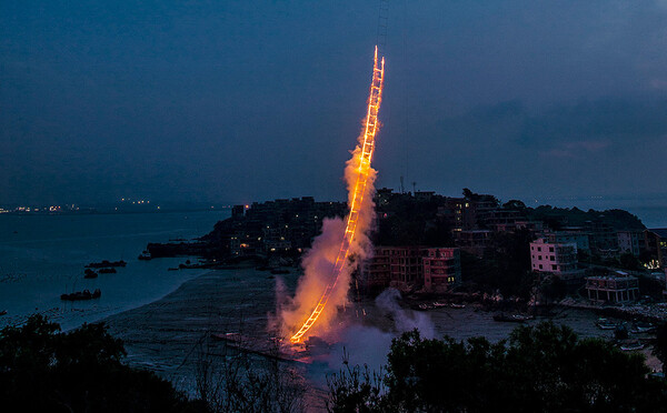 Cai Guo-Qiang: σπουδαία τέχνη με εκρήξεις και πυροτεχνήματα