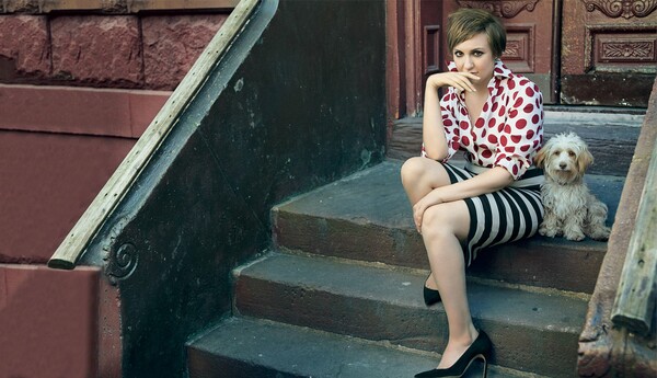 H Lena Dunham πρωταγωνιστεί σε διαφημιστική καμπάνια εσωρούχων (και είναι σα να ήξερε ανέκαθεν τι να κάνει)