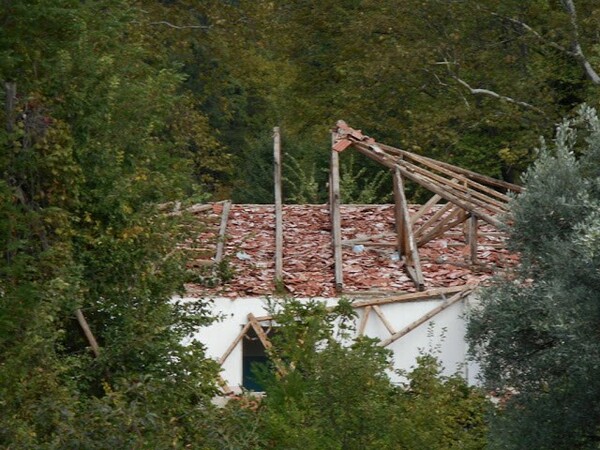 Ένα ακόμη hoax: Πρόσφυγες (δεν) ξήλωσαν τη σκεπή της Μονής Πέτρας για να ζεσταθούν