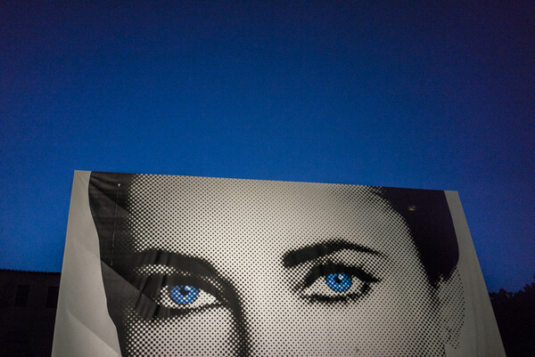 Photography never lies
