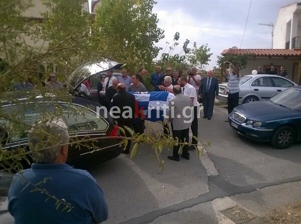 Η Χρυσή Αυγή στην κηδεία του Παττακού