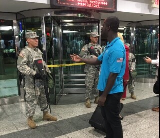 Δυνάμεις ασφαλείας αναπτύσσονται στο αεροδρόμιο της Ν. Υόρκης