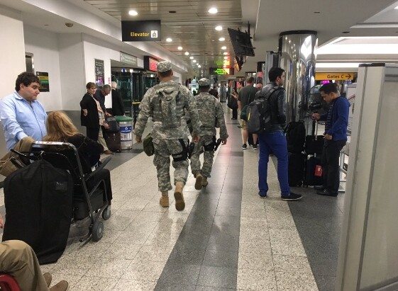 Δυνάμεις ασφαλείας αναπτύσσονται στο αεροδρόμιο της Ν. Υόρκης