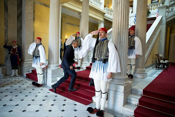 Οι στιγμές του Ομπάμα στην Αθήνα που δεν έδειξαν οι κάμερες