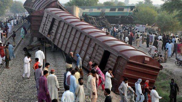 Πακιστάν: Έξι νεκροί από σύγκρουση τρένων