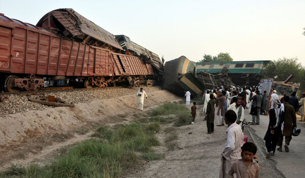 Πακιστάν: Έξι νεκροί από σύγκρουση τρένων