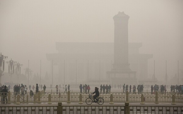 «Κόκκινος» συναγερμός στο Πεκίνο εξαιτίας της ατμοσφαιρικής ρύπανσης