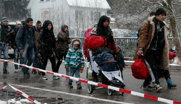 ΔΟΜ: 600 δισ. τα εμβάσματα των μεταναστών στις χώρες καταγωγής το 2015