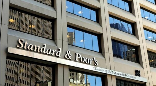 O Standard & Poor's υποβάθμισε το αξιόχρεο της Τουρκίας - Ο Ερντογάν απαντά "Τι σχέση έχουν αυτοί;"