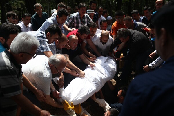11 συγκλονιστικές φωτογραφίες απ' όσα έγιναν μετά την τρομοκρατική επίθεση στην Κωνσταντινούπολη
