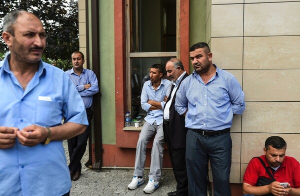 11 συγκλονιστικές φωτογραφίες απ' όσα έγιναν μετά την τρομοκρατική επίθεση στην Κωνσταντινούπολη