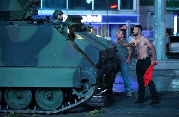 20 φωτογραφίες από την μεγάλη νύχτα της Τουρκίας
