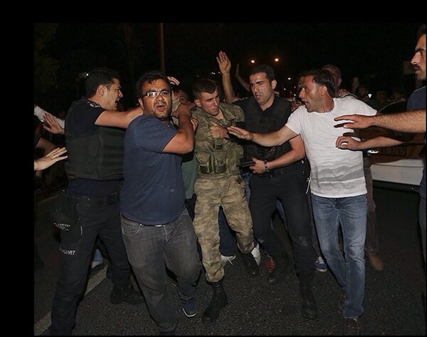 20 φωτογραφίες από την μεγάλη νύχτα της Τουρκίας